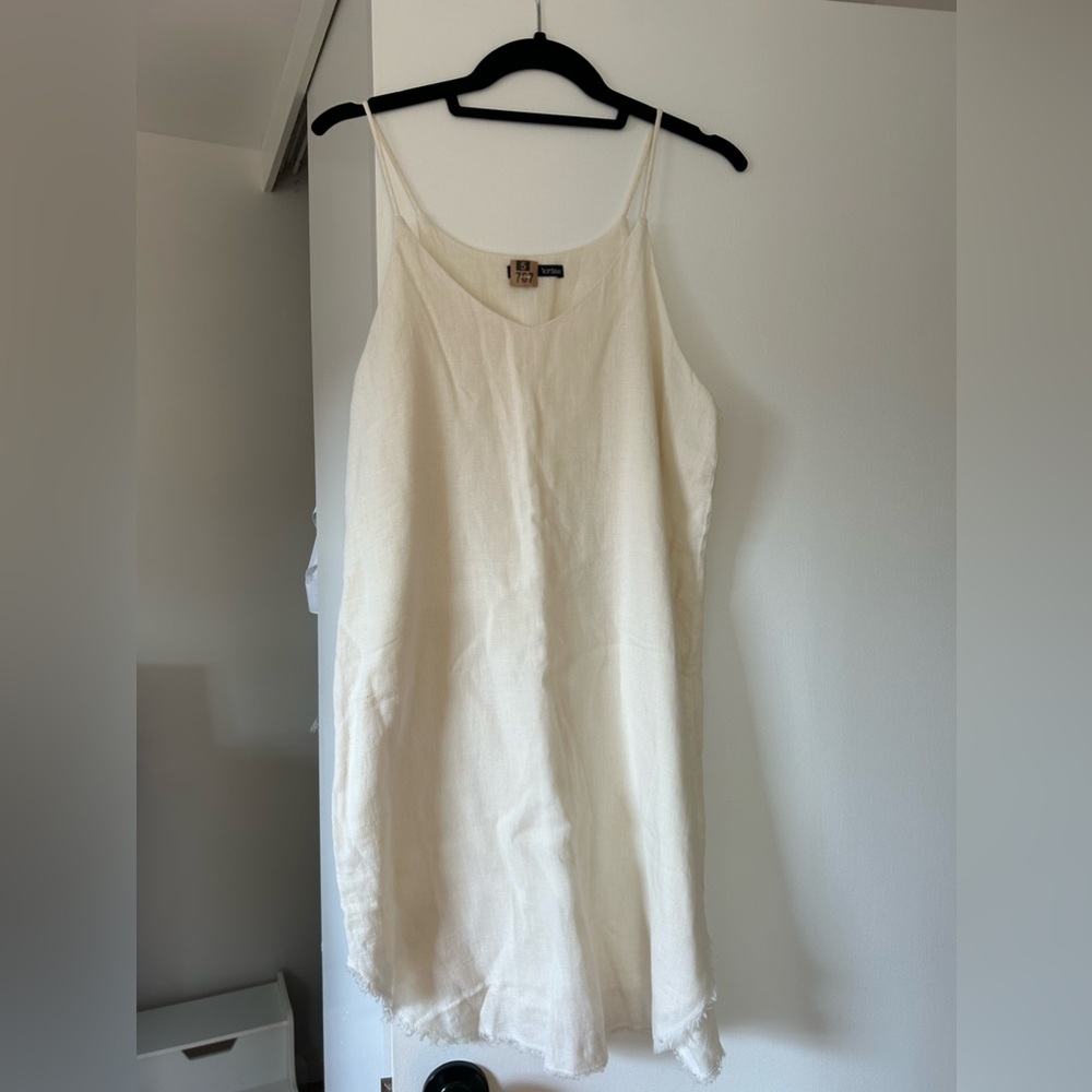 Krisa brand dress, in white. Size small. Fringe hem on bottom. Linen blend.